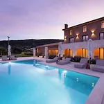 Aparthotel Reveli 4*