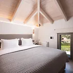 Reveli Aparthotel